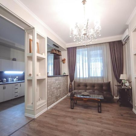 Under The Mountain Apartment Тбилиси Екстериор снимка