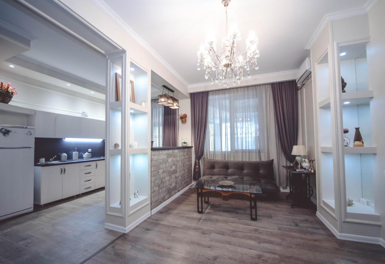Under The Mountain Apartment Тбилиси Екстериор снимка