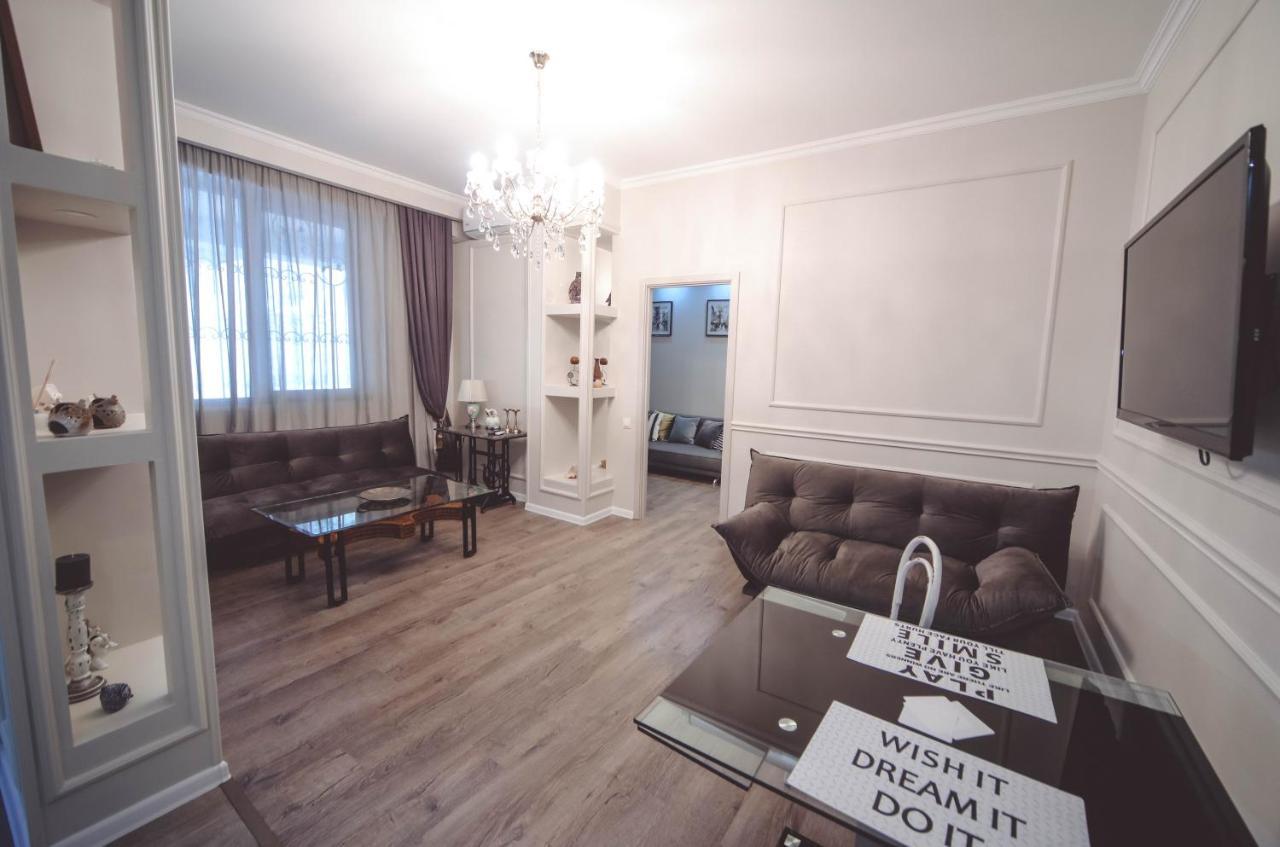 Under The Mountain Apartment Тбилиси Екстериор снимка
