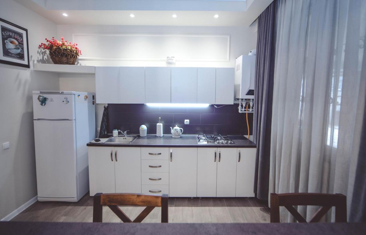 Under The Mountain Apartment Тбилиси Екстериор снимка