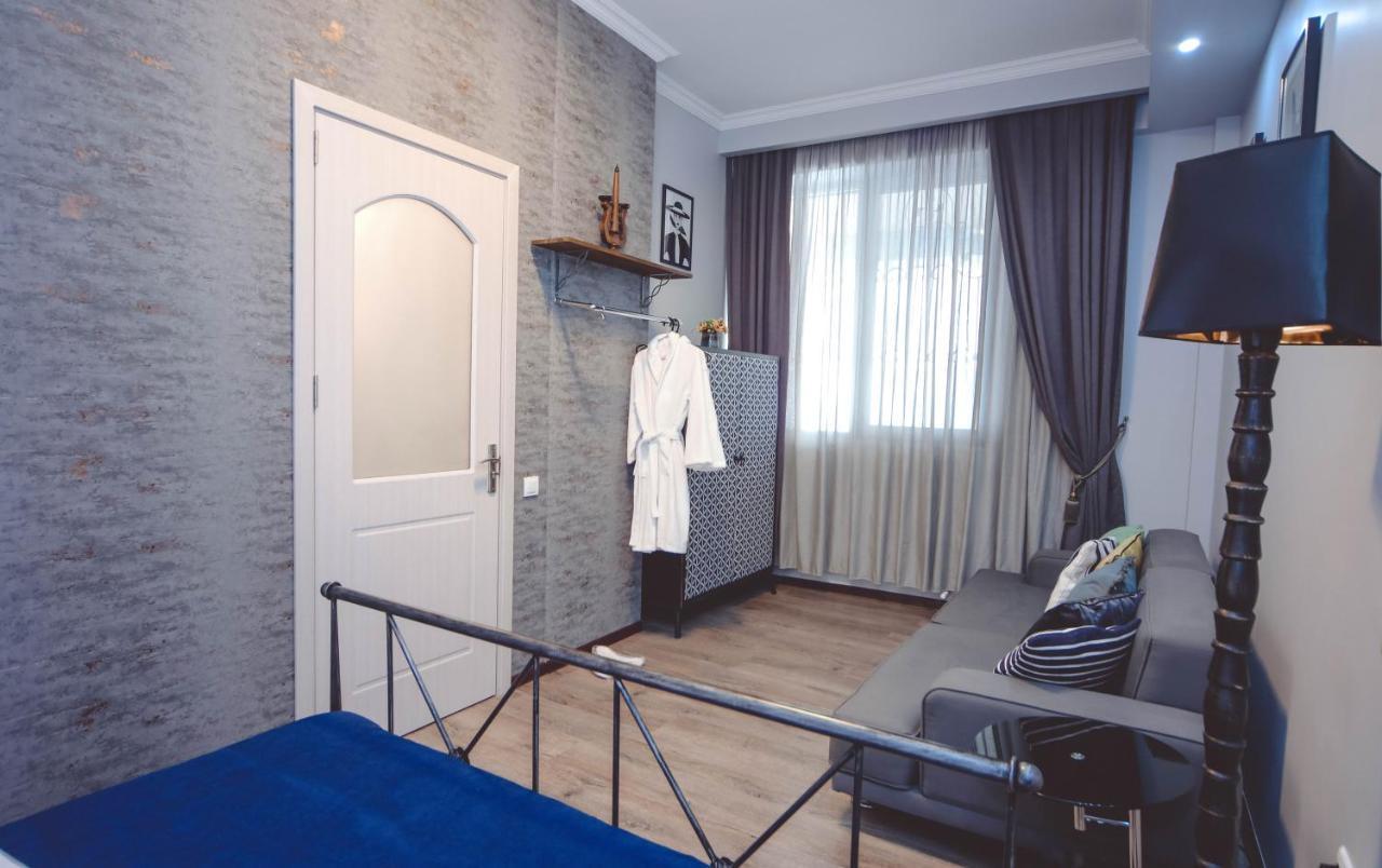 Under The Mountain Apartment Тбилиси Екстериор снимка